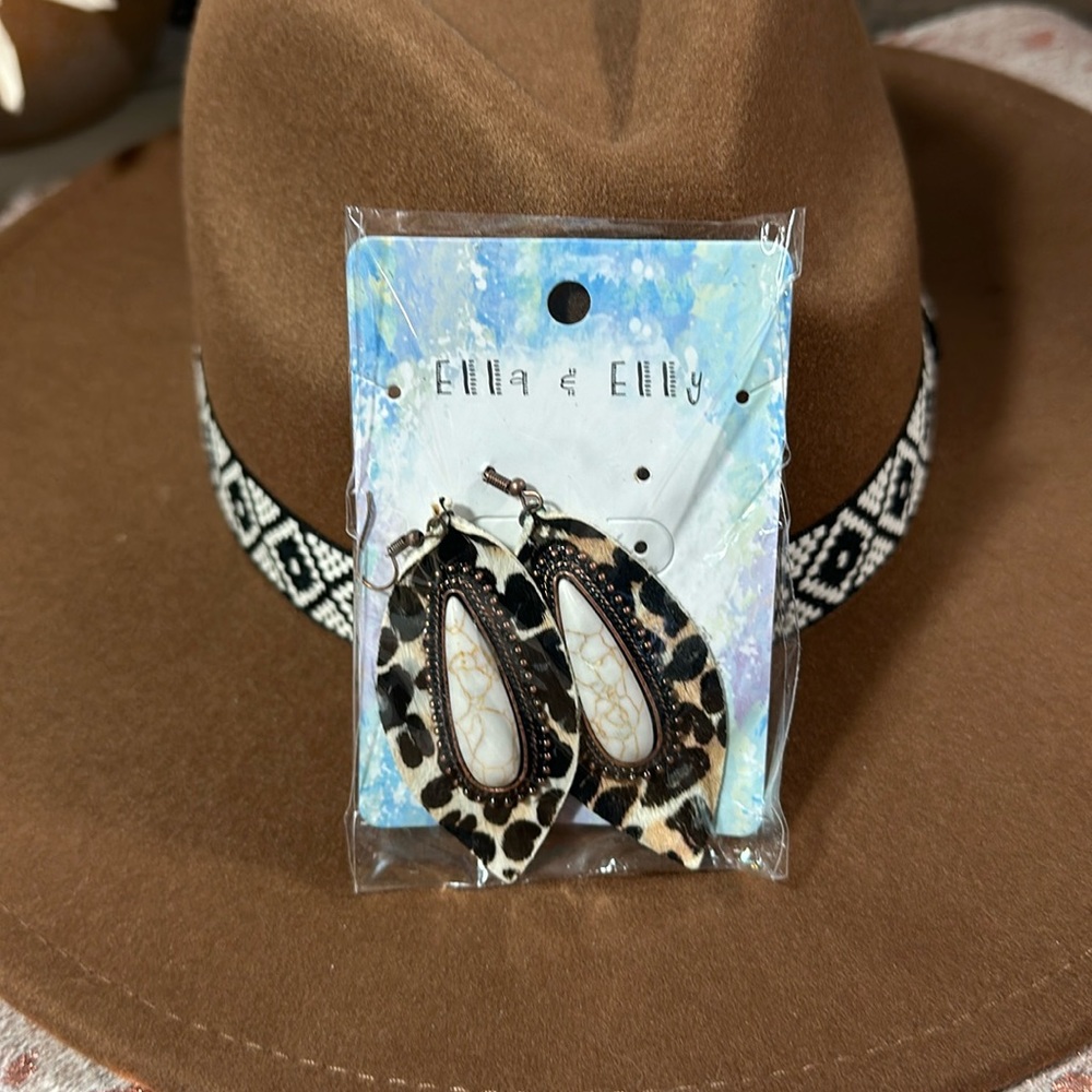 NWT Ella & elly animal print earrings
